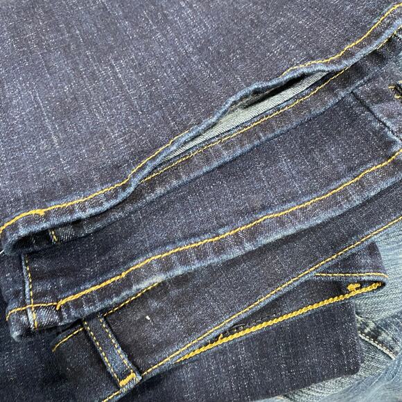 Levi’s Jeans SIZE 12 M Classic Bootcut Dark Wash Cotton Blend Denim - Picture 8 of 13